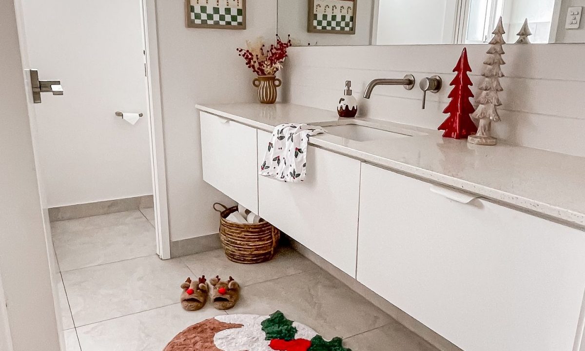 Χριστουγεννιάτικη διακόσμηση μπάνιου: Ιδέες & προτάσεις για γιορτινή ατμόσφαιρα