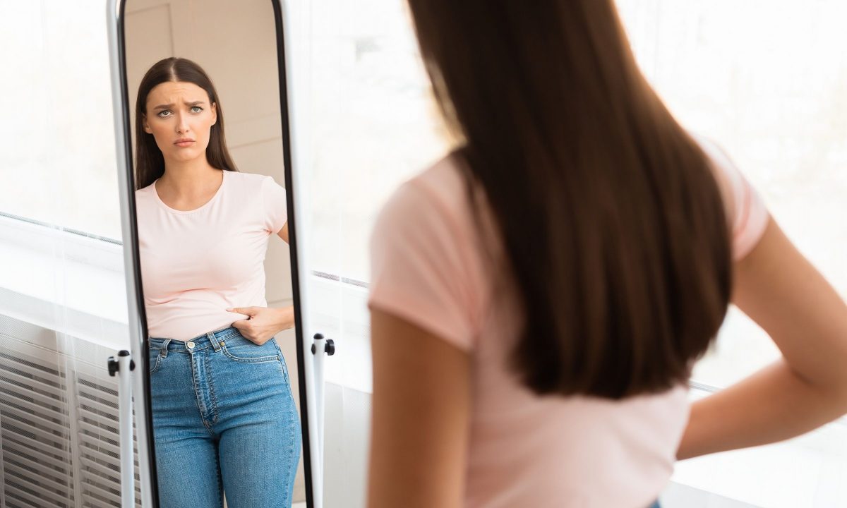 5 συνήθειες που πρέπει να αποφύγετε αν προσπαθείτε να χάσετε σπλαχνικό λίπος, σύμφωνα με διαιτολόγο