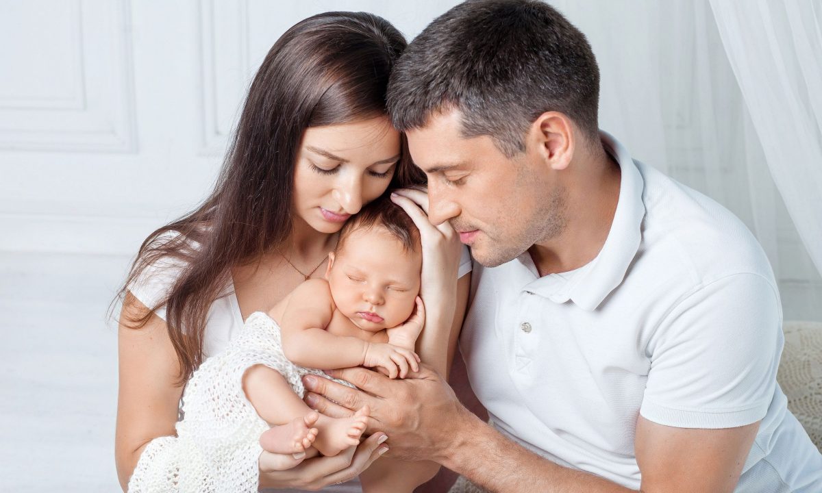 Μωρό 0 - 6 μηνών: Ο απόλυτος οδηγός φροντίδας για νέους γονείς