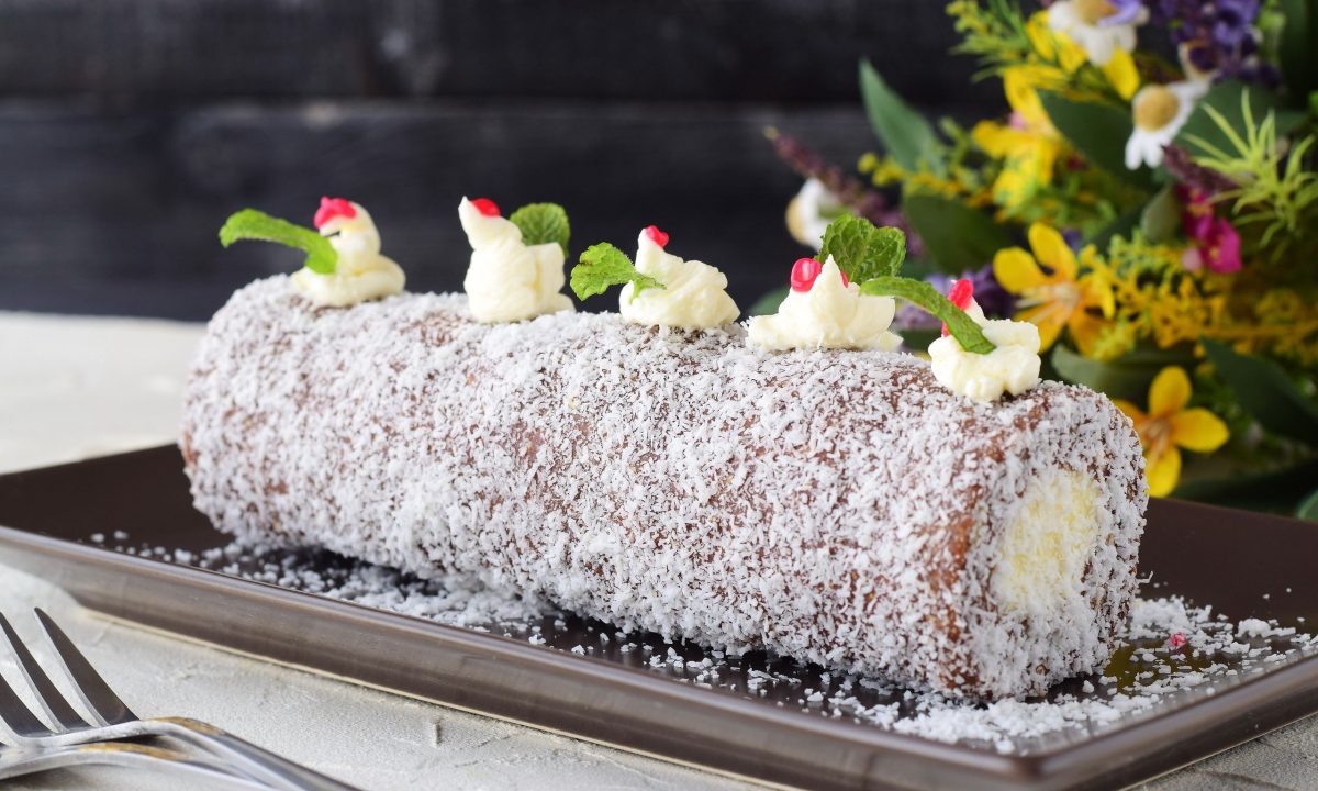 Ρολό με μπισκότα και ινδοκάρυδο - Το γρήγορο λευκό γλυκό που θα λατρέψουν τα παιδιά