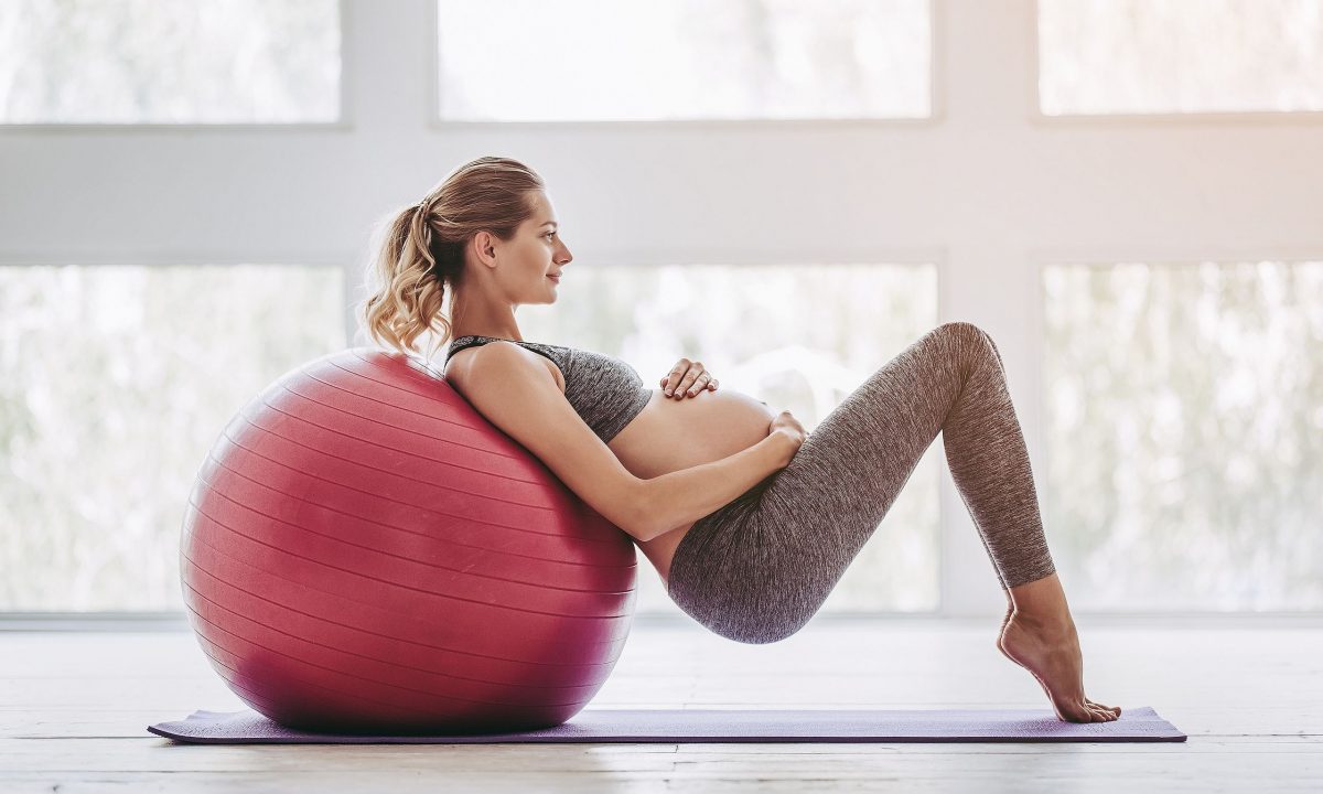 Το 20λεπτο workout που θα σε γεμίσει δύναμη και αυτοπεποίθηση στην εγκυμοσύνη