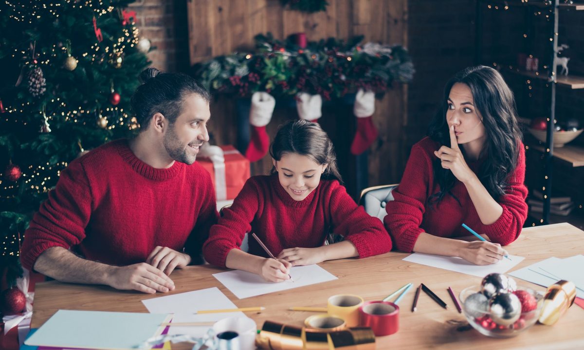 Λέω στα παιδιά μου ότι ο Άγιος Βασίλης τα βλέπει όλα και ειλικρινά, δε μετανιώνω