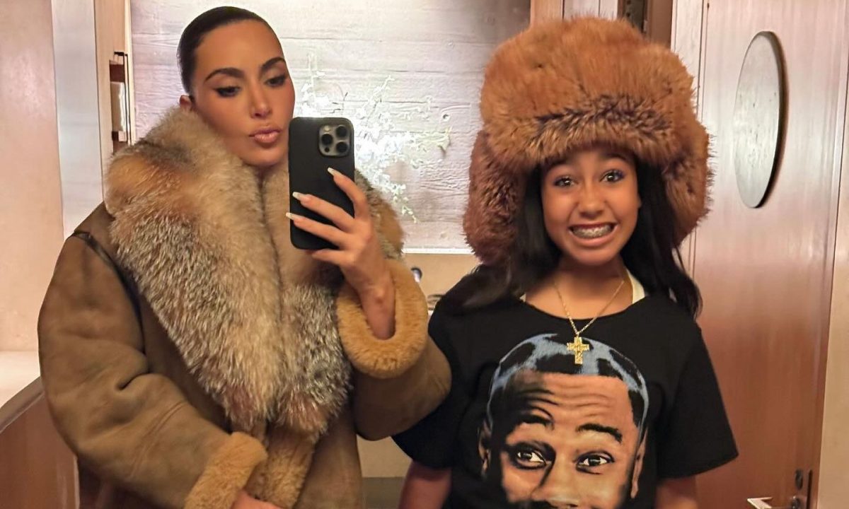 Η κόρη της Kim Kardashian, North West, ποζάρει για τη SKIMS και όλοι παρατήρησαν το ίδιο πράγμα