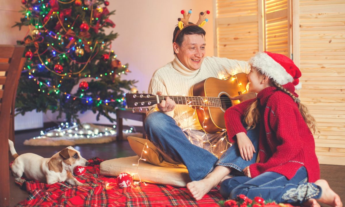 12 οικογενειακά παιχνίδια που θα σας κάνουν να γελάσετε την παραμονή της Πρωτοχρονιάς