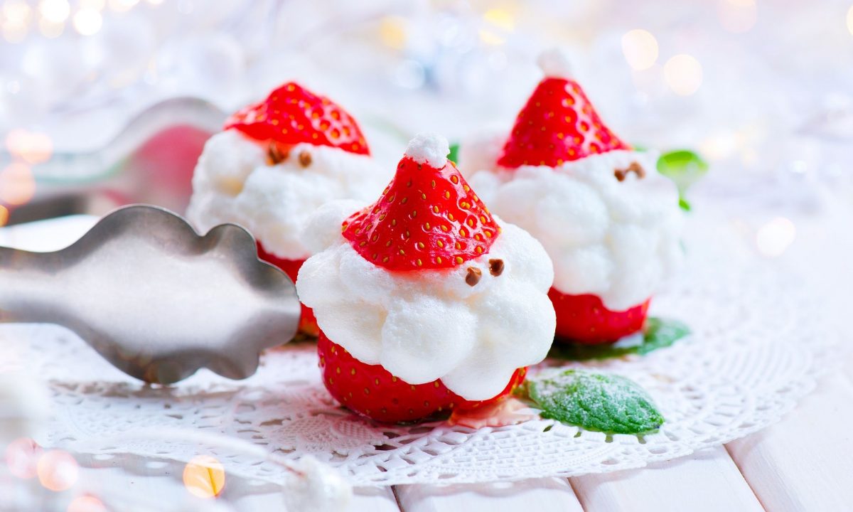 Φτιάξτε Άγιους Βασίληδες με φράουλες και σαντιγί