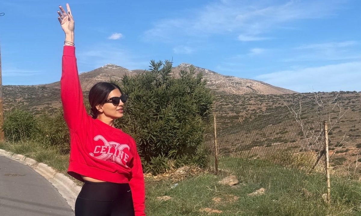 Σταματίνα Τσιμτσιλή: Η πεζοπορία με τις κόρες της στην εξοχή