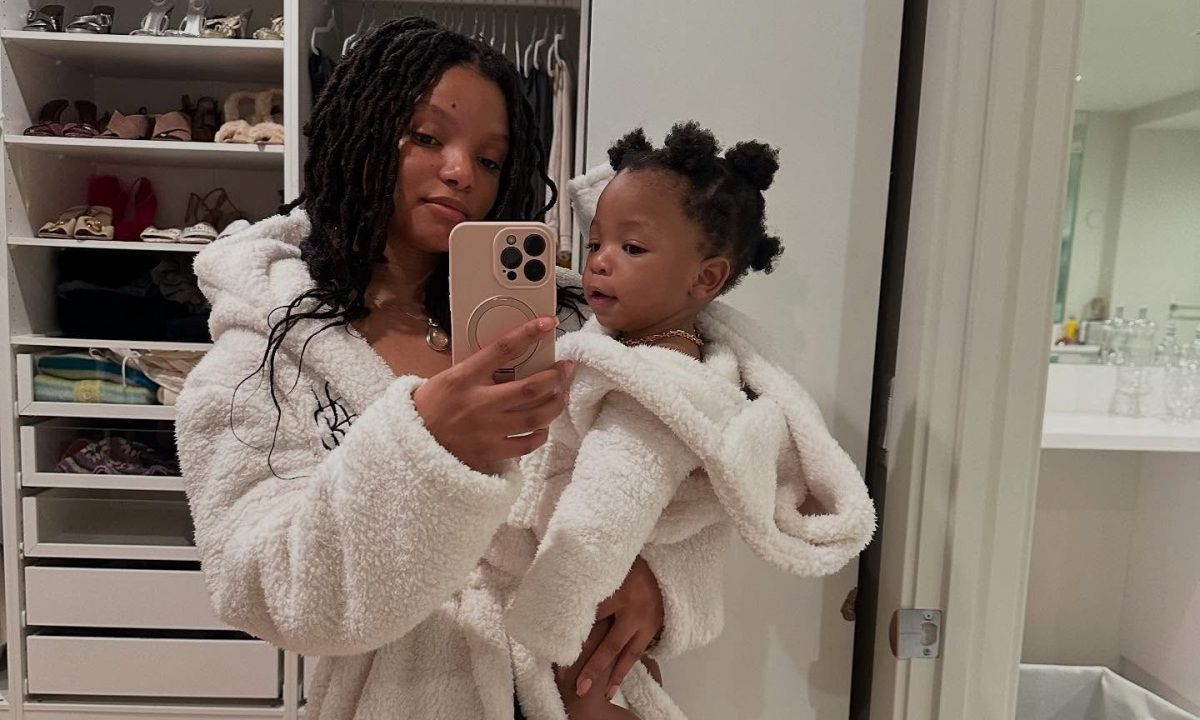 Η Halle Bailey χρησιμοποιεί τη φωνή της για να ομαλοποιήσει τις δυσκολίες μετά τον τοκετό