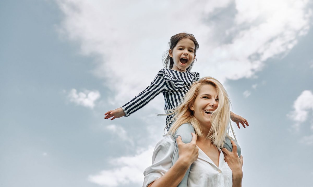 Πώς οι μικρές καθημερινές στιγμές φέρνουν την ευτυχία στους γονείς;