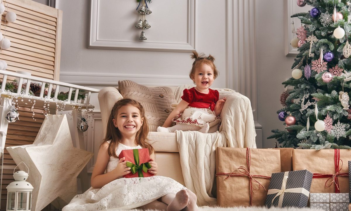 Ο κανόνας των τεσσάρων δώρων: Ένα viral xριστουγεννιάτικο τρικ που καλλιεργεί την ευγνωμοσύνη