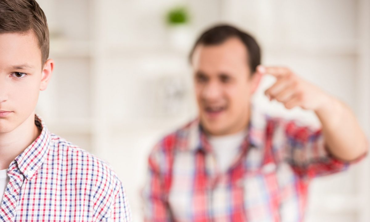 Για ποιο λόγο τσακώνονται συχνά οι γονείς με τα έφηβα παιδιά τους, σύμφωνα με έρευνα