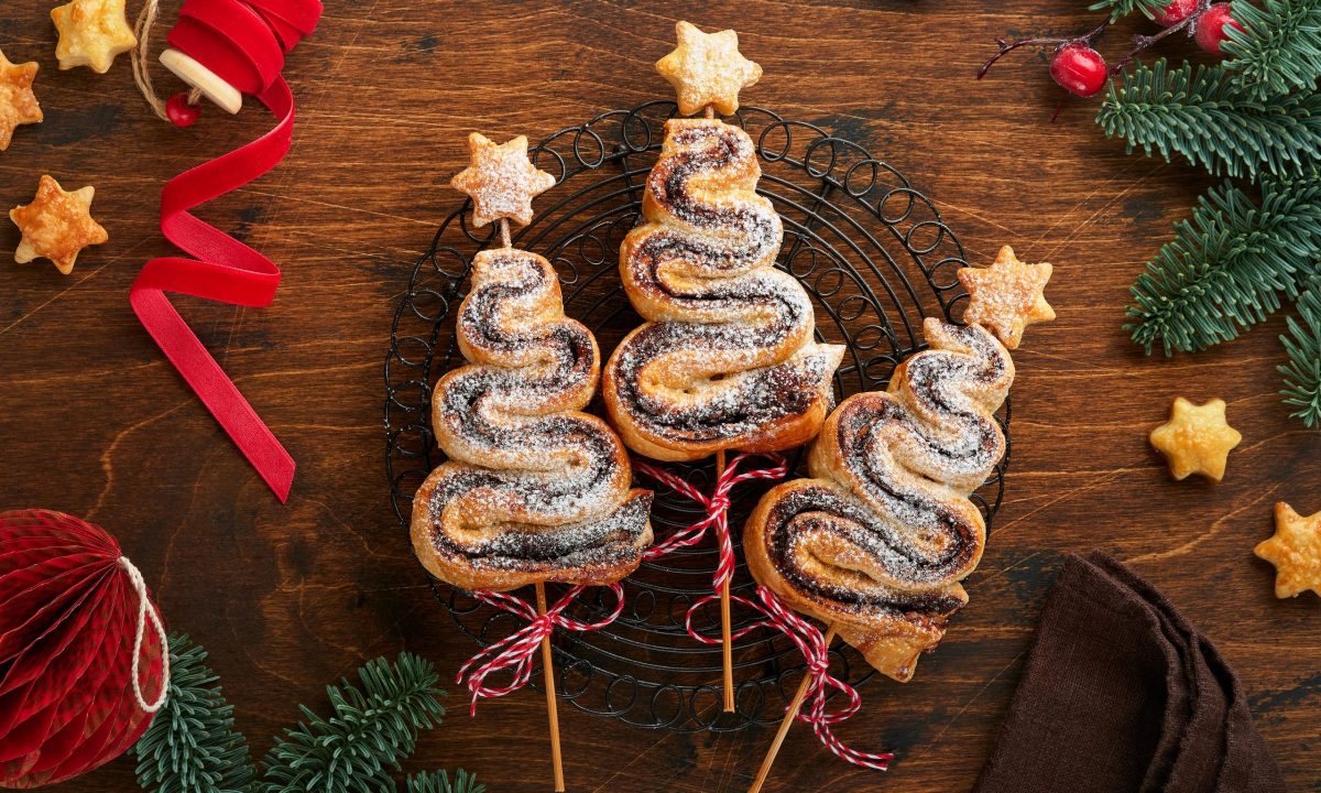 Χριστουγεννιάτικα δέντρα από σφολιάτα με σοκολάτα – Εύκολα, νόστιμα και γιορτινά