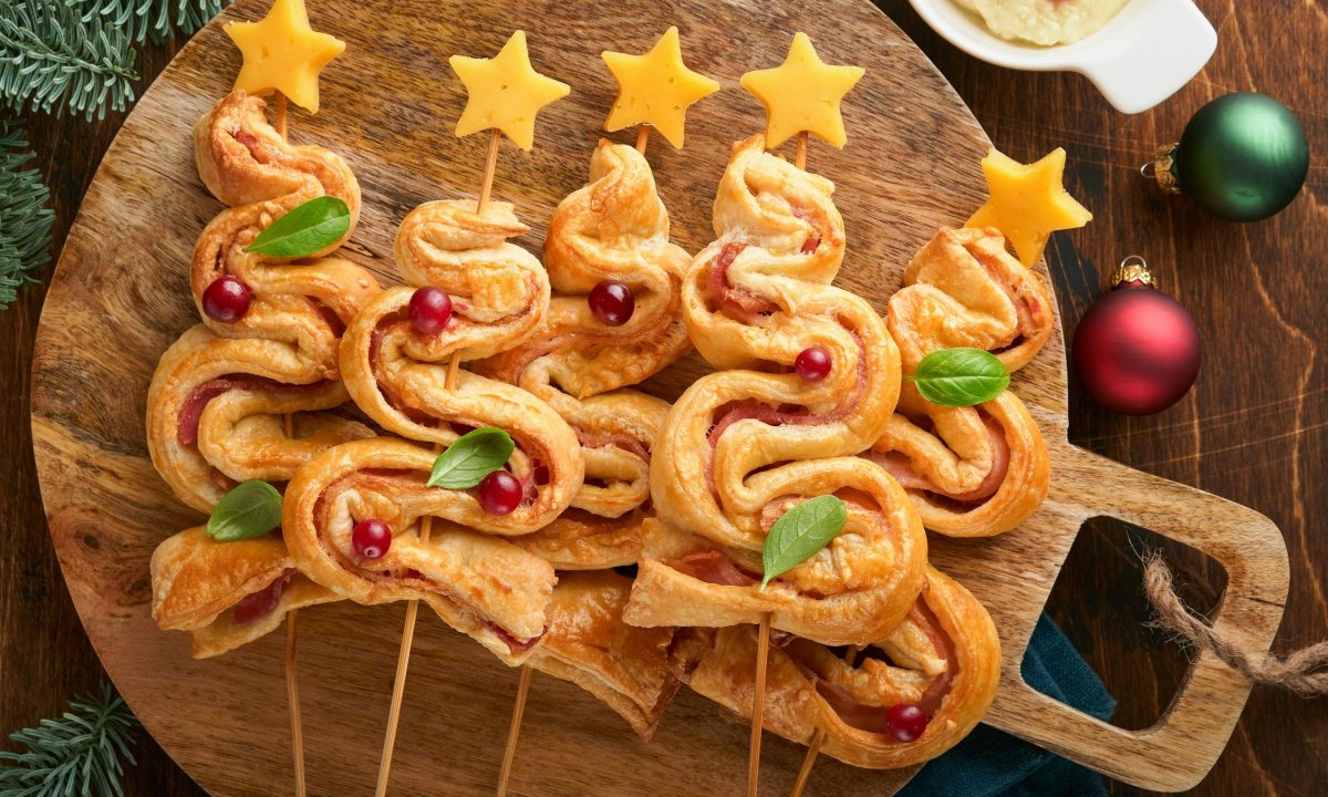 Χριστουγεννιάτικα σουβλάκια - Δεντράκια με σφολιάτα αλμυρά