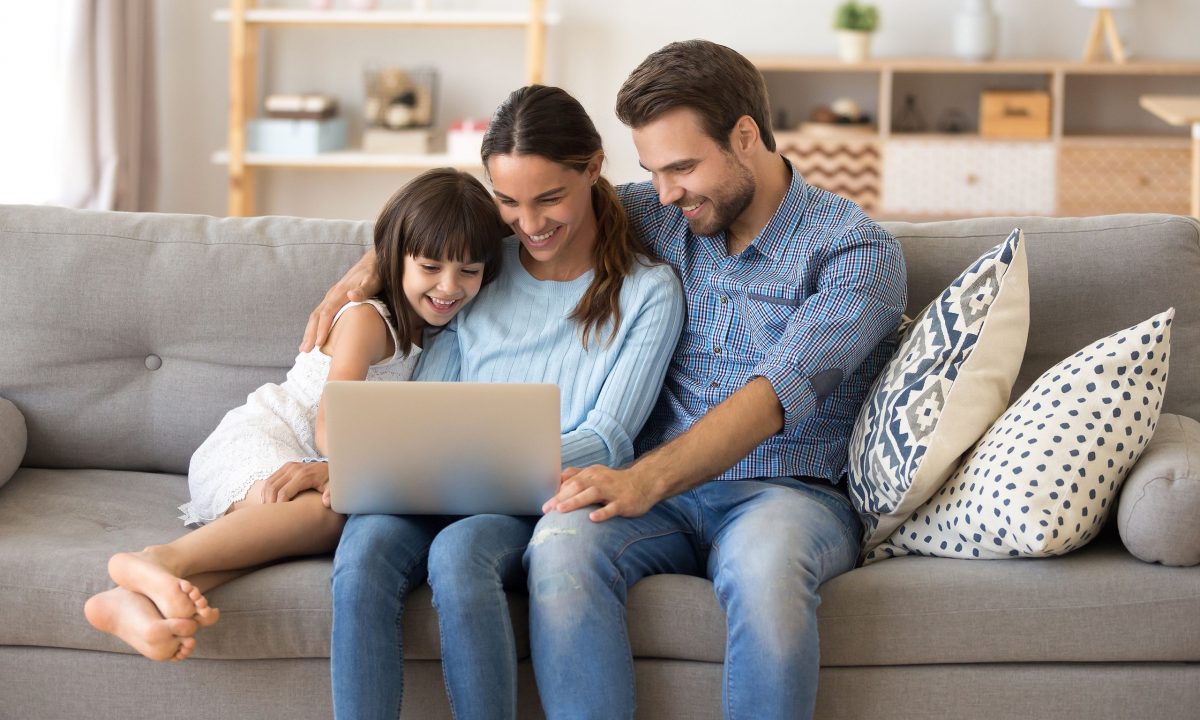 Μεγαλώνοντας παιδιά στην εποχή της AI: Η λεπτή γραμμή ανάμεσα στη στήριξη και την υπερεξάρτηση