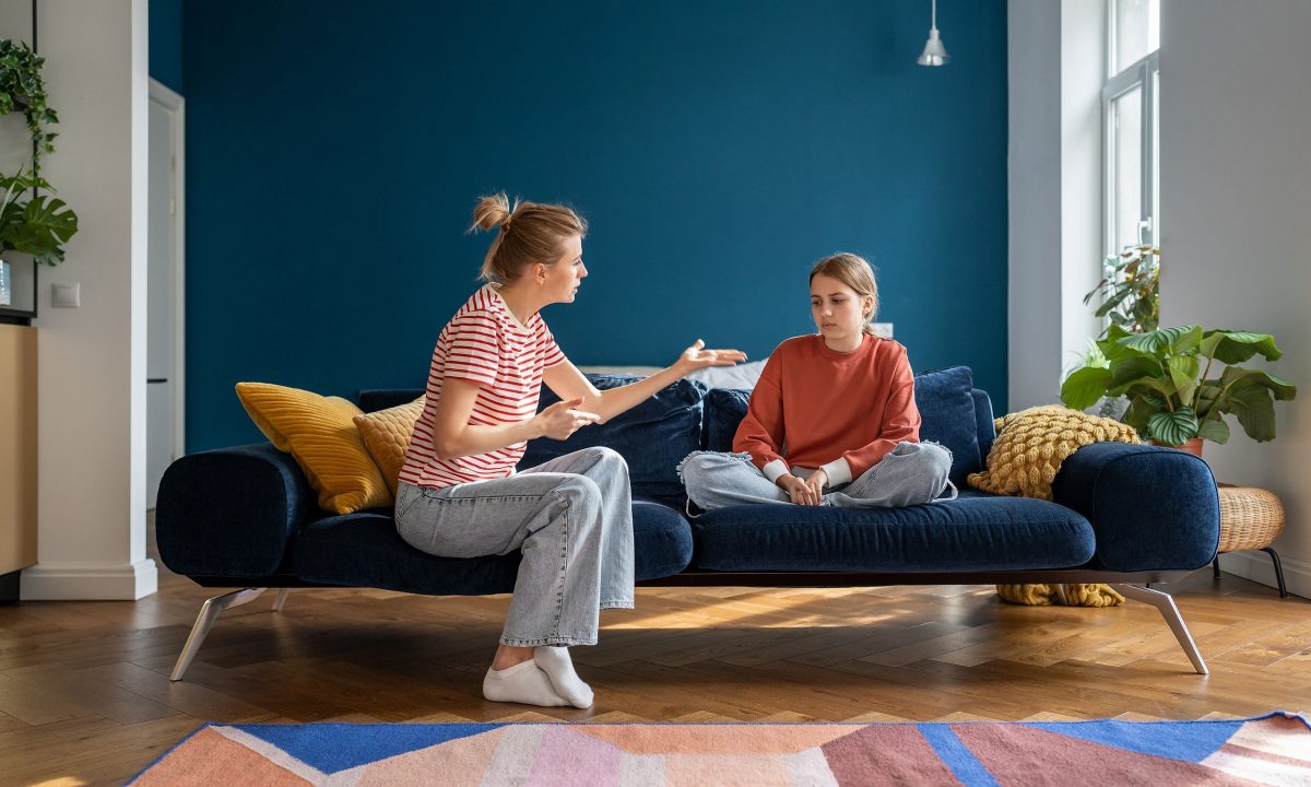 ΔΕΠΥ και εφηβεία: 4 τρόποι να μειώσεις τις εντάσεις και να βελτιώσεις την επικοινωνία στο σπίτι