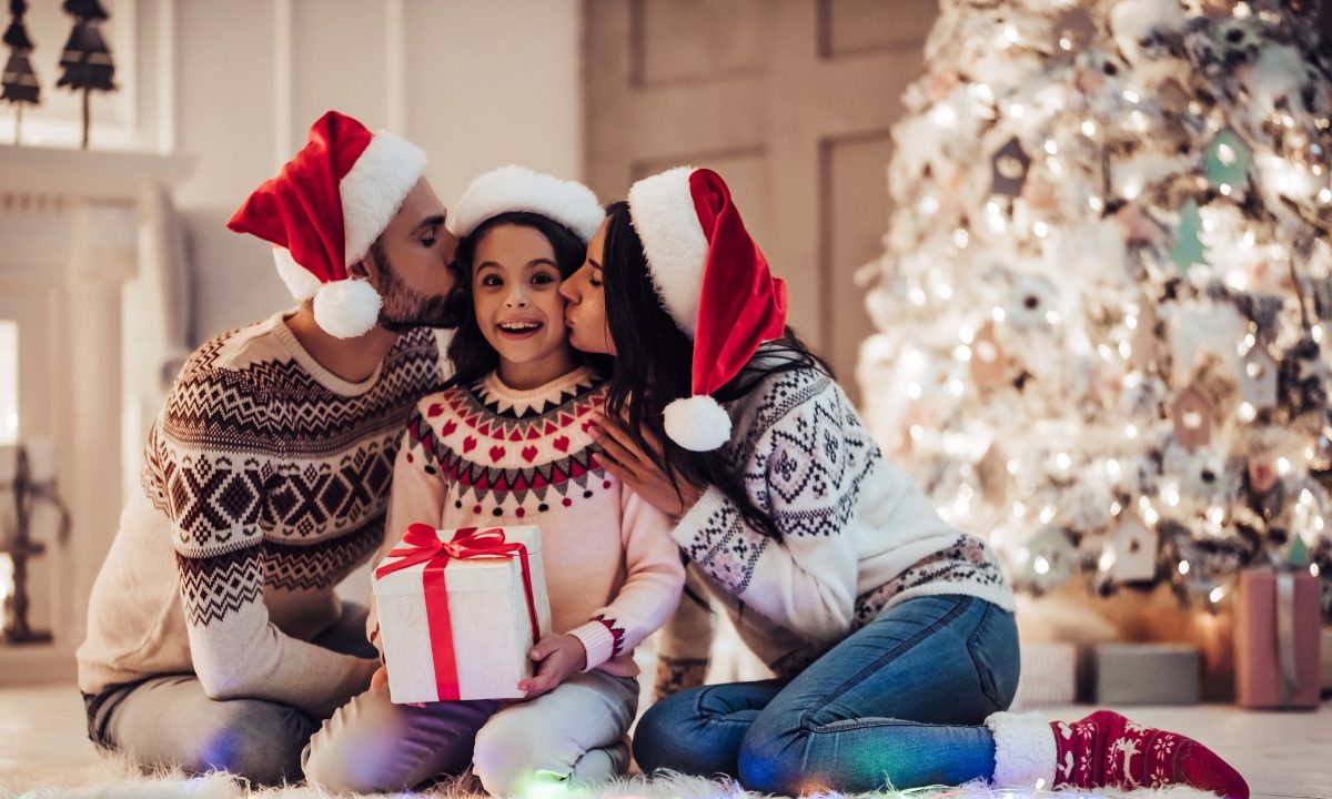 Έρευνα: Πώς τα παιδιά κρατούν ζωντανό το πνεύμα των Χριστουγέννων για όλη την οικογένεια