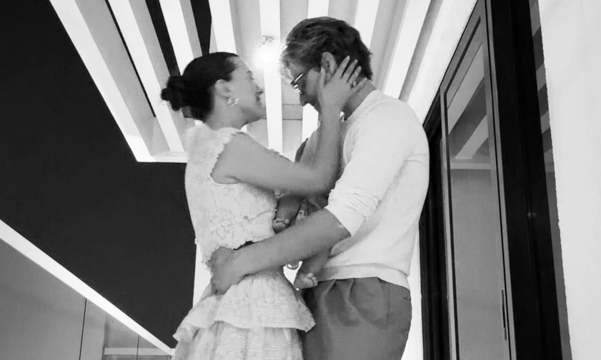 Η κόρη της Millie Bobby Brown περνάει χρόνο με τον παππού Jon Bon Jovi στη πιο γλυκιά νέα φωτογραφία