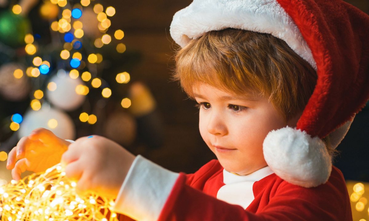 Κίνδυνοι Χριστουγέννων και παιδιά: Ασφαλείς προφυλάξεις για να αποφύγετε ατυχήματα