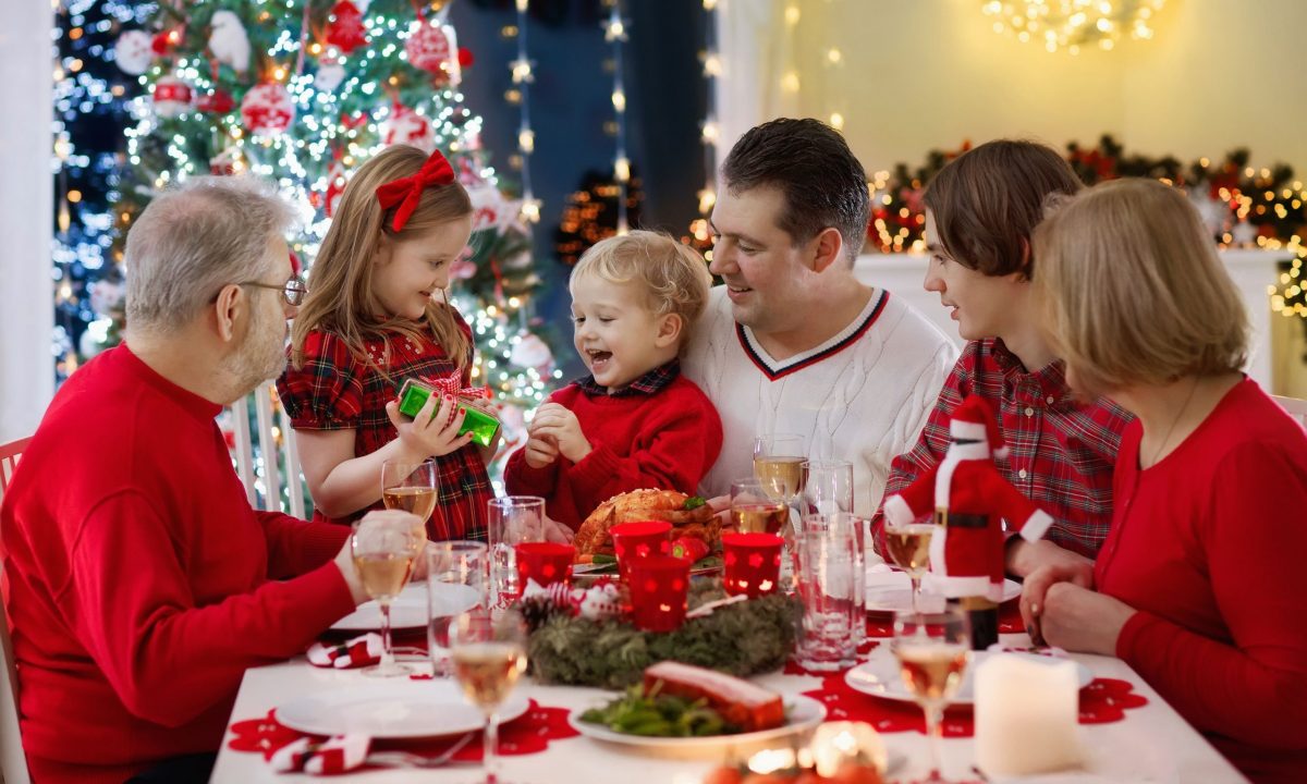 Πώς να κάνετε τα παιδιά σας χαρούμενα κι αυτά τα Χριστούγεννα με περιορισμένο budget