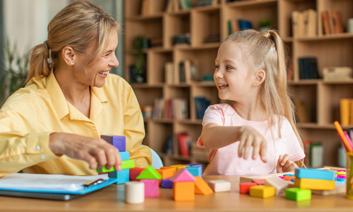 Πώς η παιγνιοθεραπεία βοηθά τα παιδιά να διαχειριστούν τα συναισθήματά τους και το άγχος τους