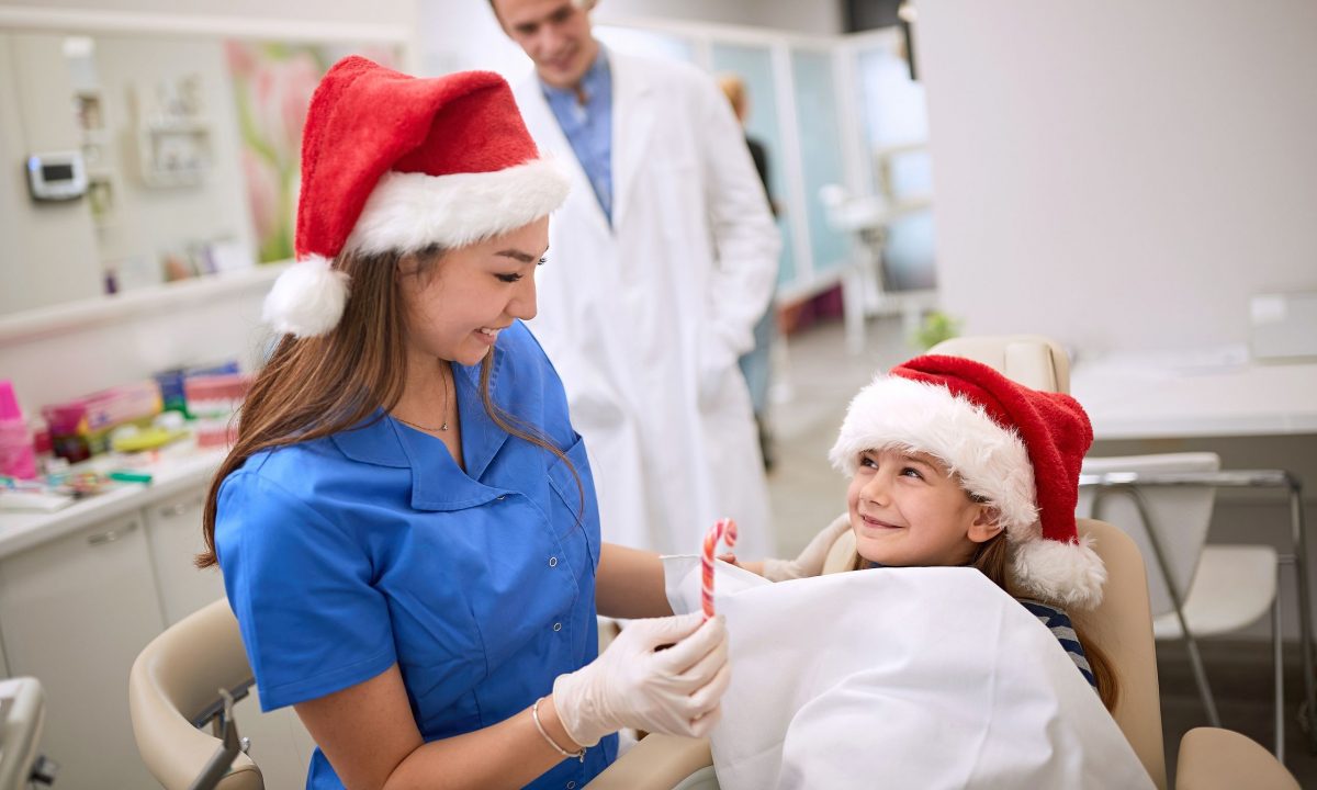 4 χριστουγεννιάτικες συνήθειες για υγιή παιδικά δοντάκια