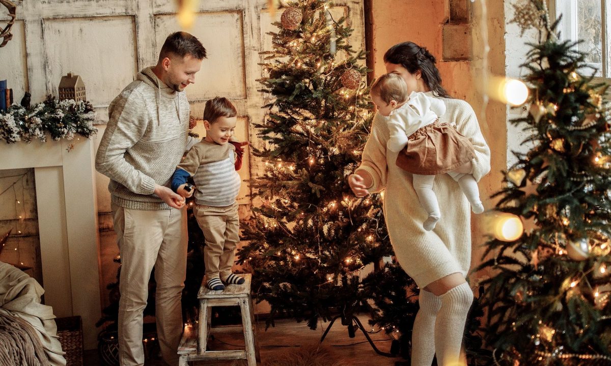 Πώς να κρατήσετε τα παιδιά σας ασφαλή τις γιορτές - Ο οδηγός μιας μαμάς