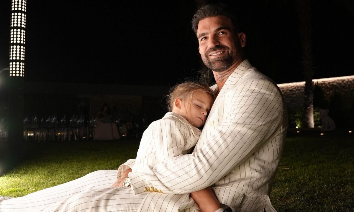 Δημήτρης Αλεξάνδρου: H συνταγή για υγιεινά muffin στο air fryer που φτιάχνει για τον μικρό Πάρη