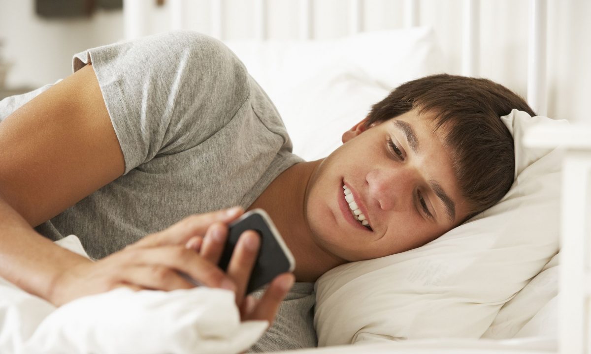 Τα social media και ΟΧΙ τα βιντεοπαιχνίδια, διασπούν την προσοχή των εφήβων