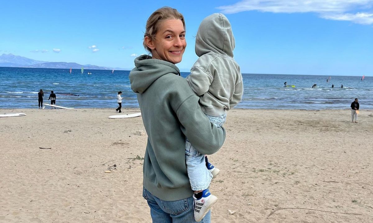 Η Γιούλικα Σκαφιδά αναρωτιέται: «Την ενοχή της μαμάς ... μαθαίνεις να τη διαχειρίζεσαι;»