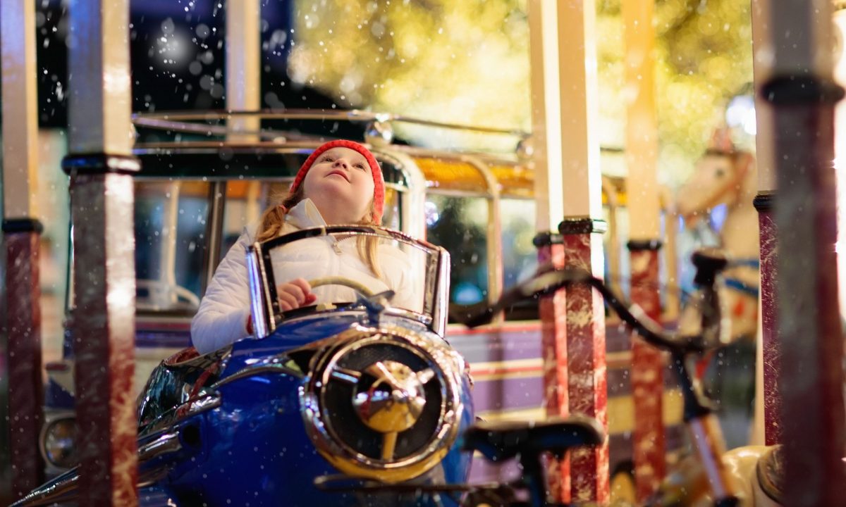 Χριστουγεννιάτικα Πάρκα 2025: Πού να πάτε με τα παιδιά σε Αθήνα, Πάτρα, Τρίκαλα & Βόρεια Ελλάδα