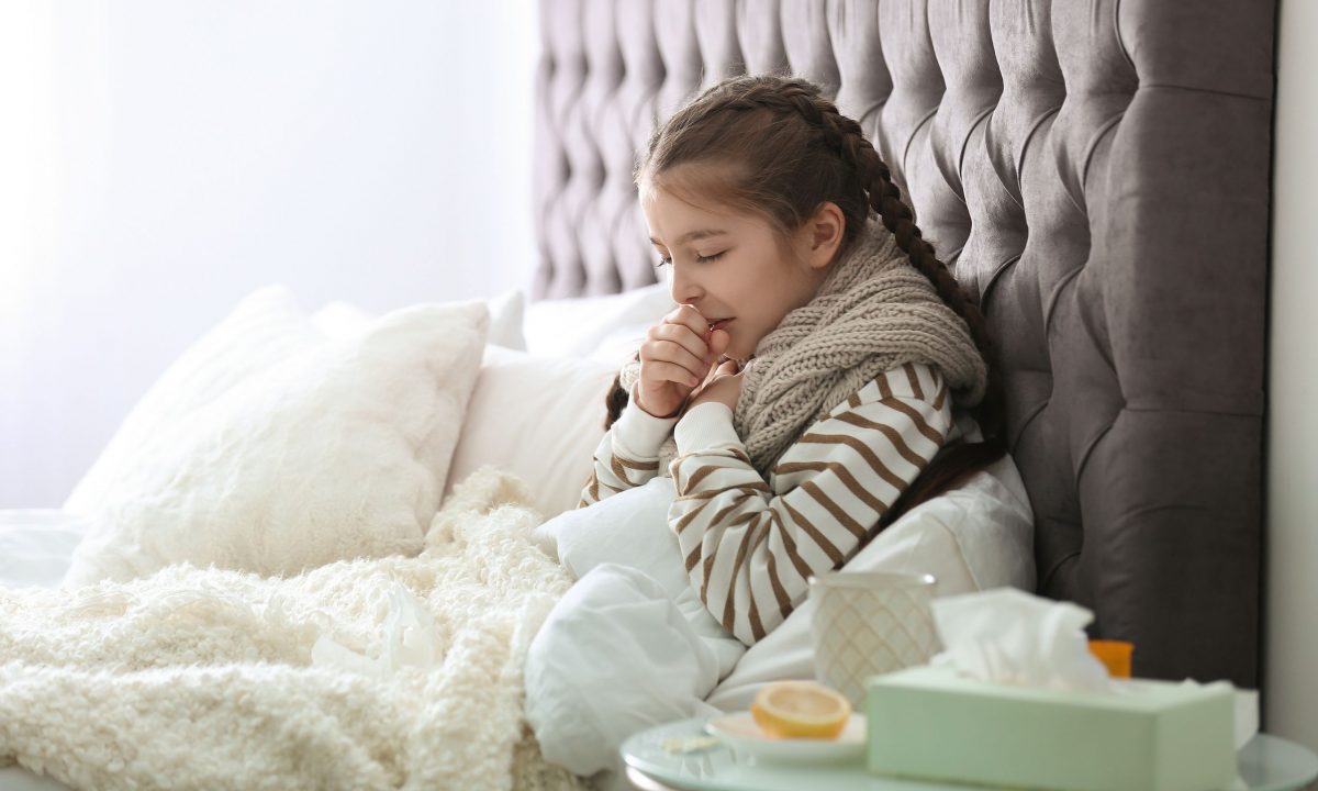 Βήχας στα παιδιά: Τι ισχύει για την ανακούφιση με κρεμμύδι;