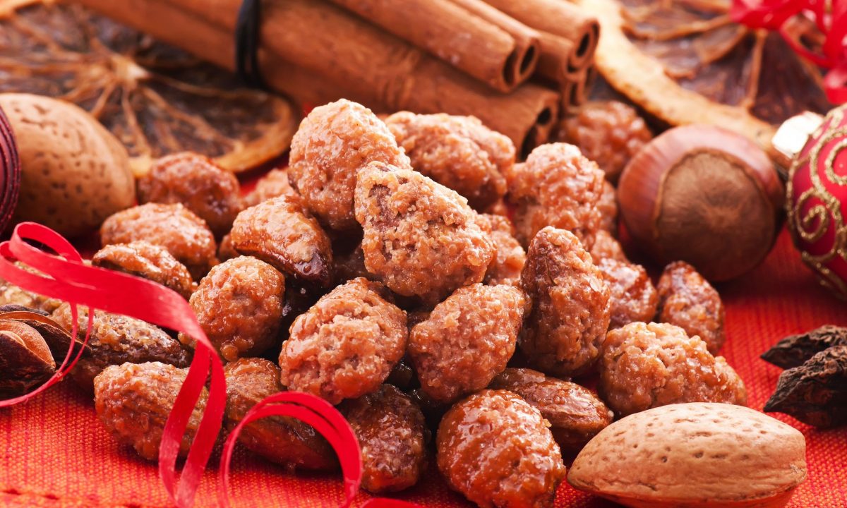 Φτιάξτε καραμελωμένα αμύγδαλα με κανέλα για τις γιορτές