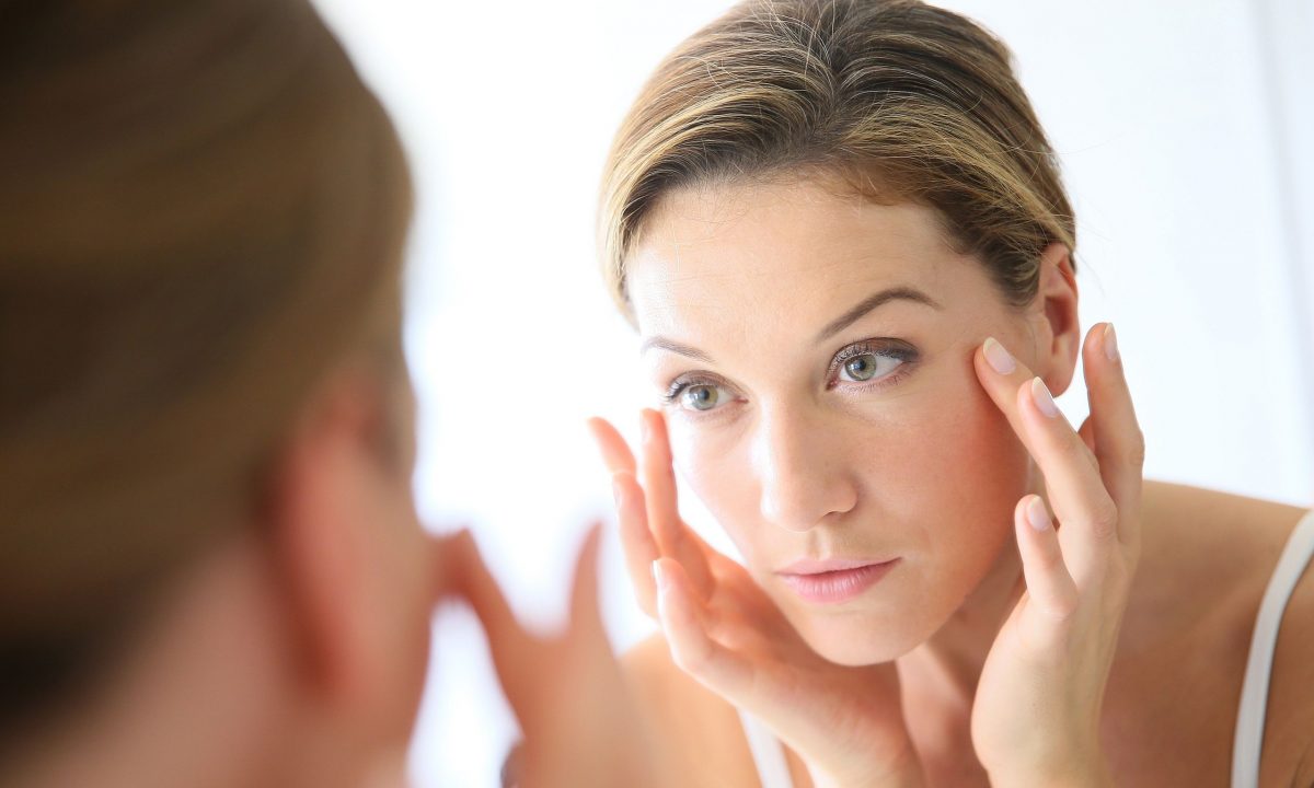 Αντιγήρανση προσώπου και ματιών: Η ρουτίνα που χαρίζει λάμψη και νεανική όψη