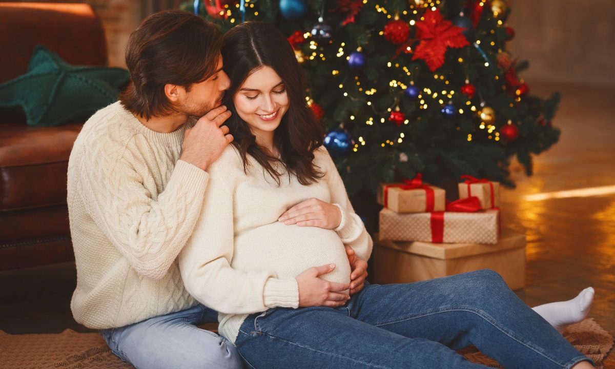 8 λόγοι που η εγκυμοσύνη μέσα στις γιορτές είναι ό,τι καλύτερο σου έχει συμβεί