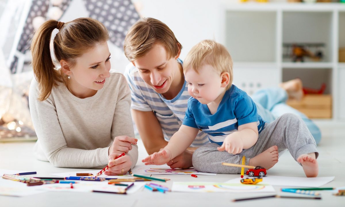 Οι γονείς που ενισχύουν τη δημιουργικότητα των παιδιών τους έχουν αυτά τα 11 χαρακτηριστικά