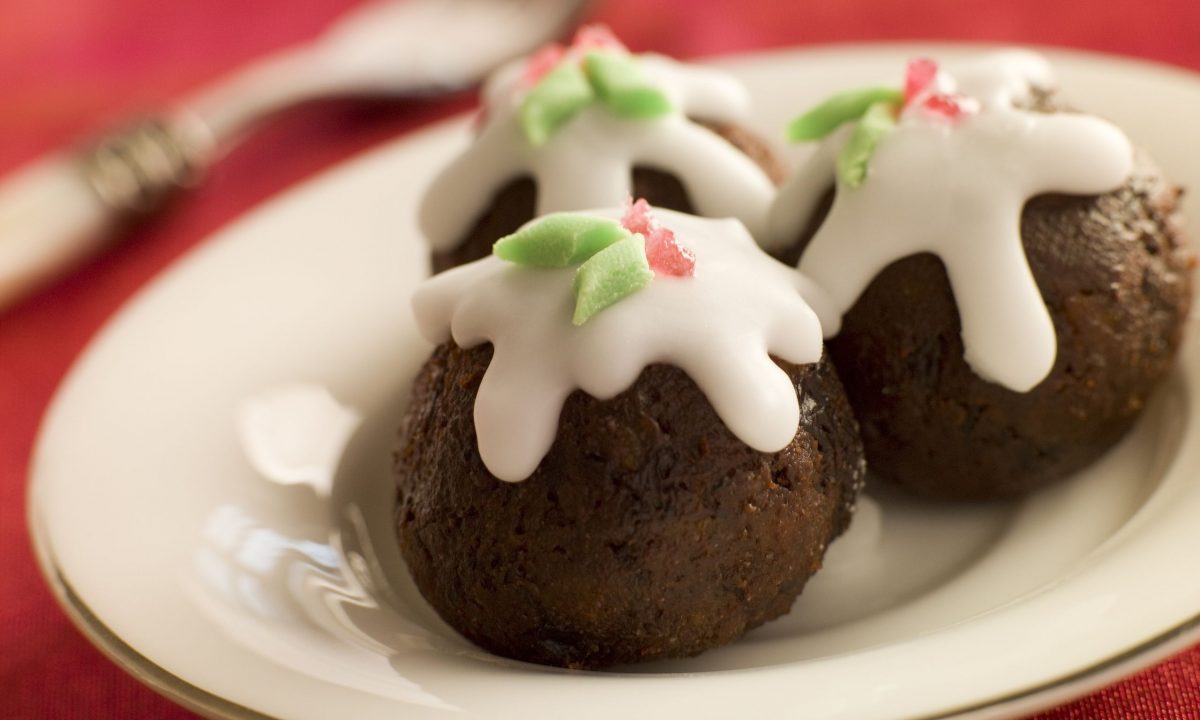 Μίνι χριστουγεννιάτικες σοκολατένιες τρούφες που θυμίζουν pudding