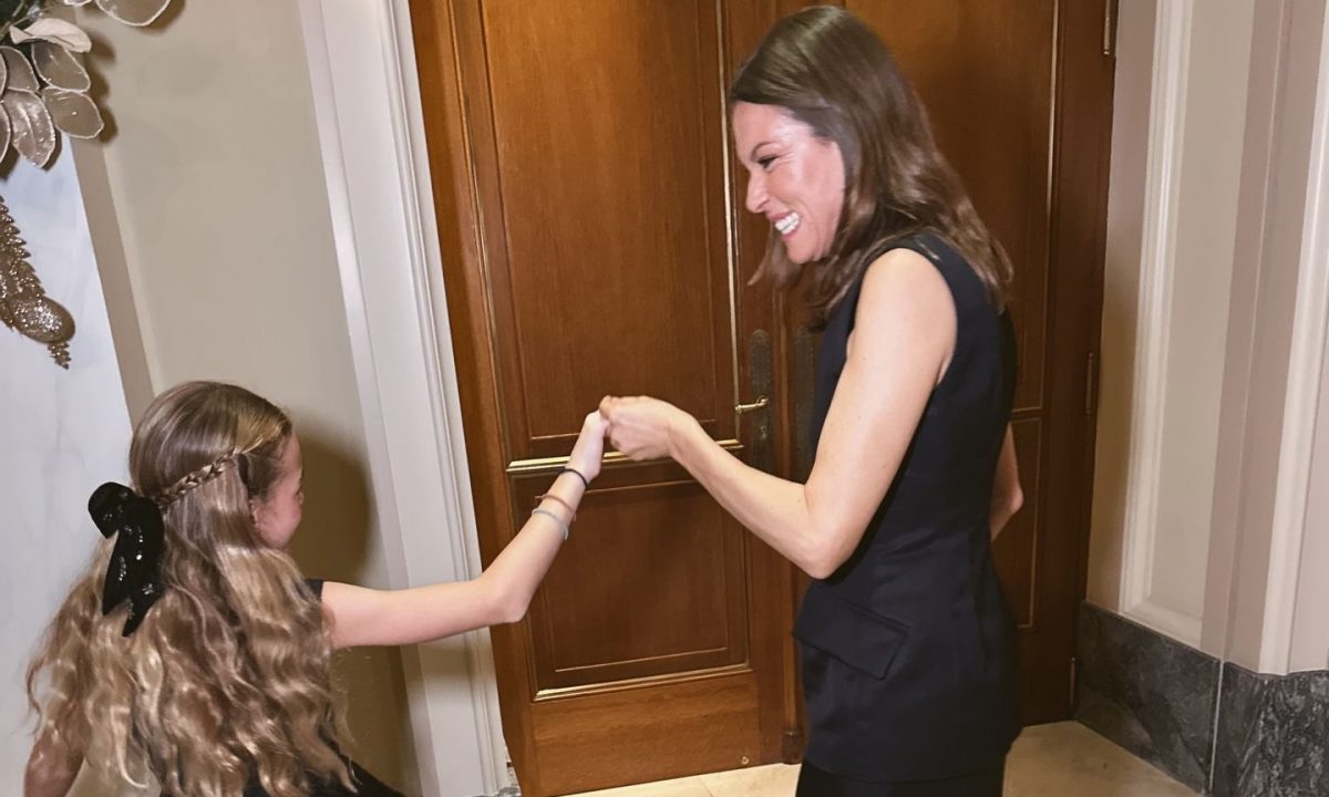 Η κόρη της Βίκυς Καγιά μεγάλωσε και έκλεψε τις εντυπώσεις σε γιορτινό γκαλά