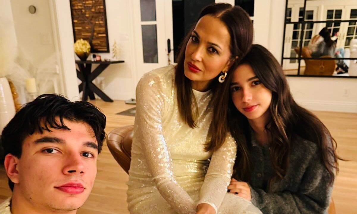 Αλέκα Καμηλά: Οι νέες φωτογραφίες με τη Μίλα και τον Αντρέι στις γιορτές