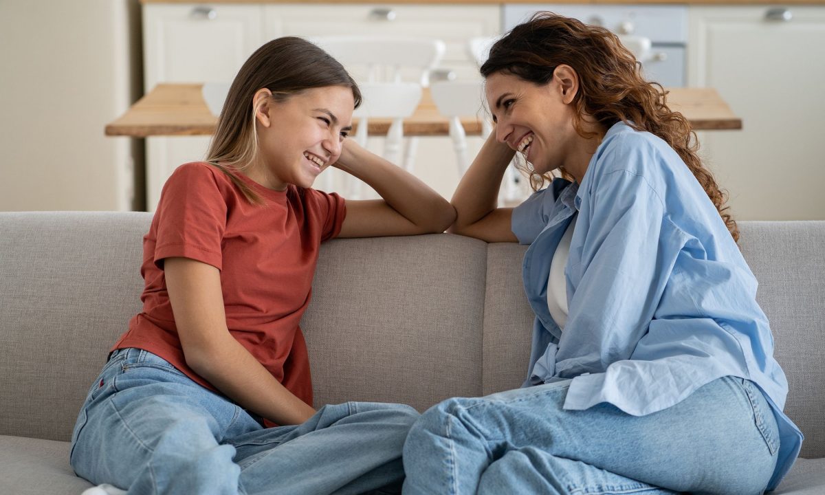 6 τρόποι για να ενισχύσεις τη σχέση με το παιδί σου στην εφηβεία