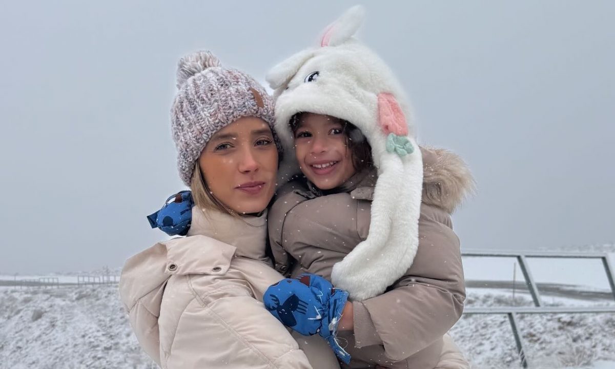 Γιολάντα Καλογεροπούλου: Με την κόρη της στα χιόνια - Η μικρή έκανε και πατινάζ