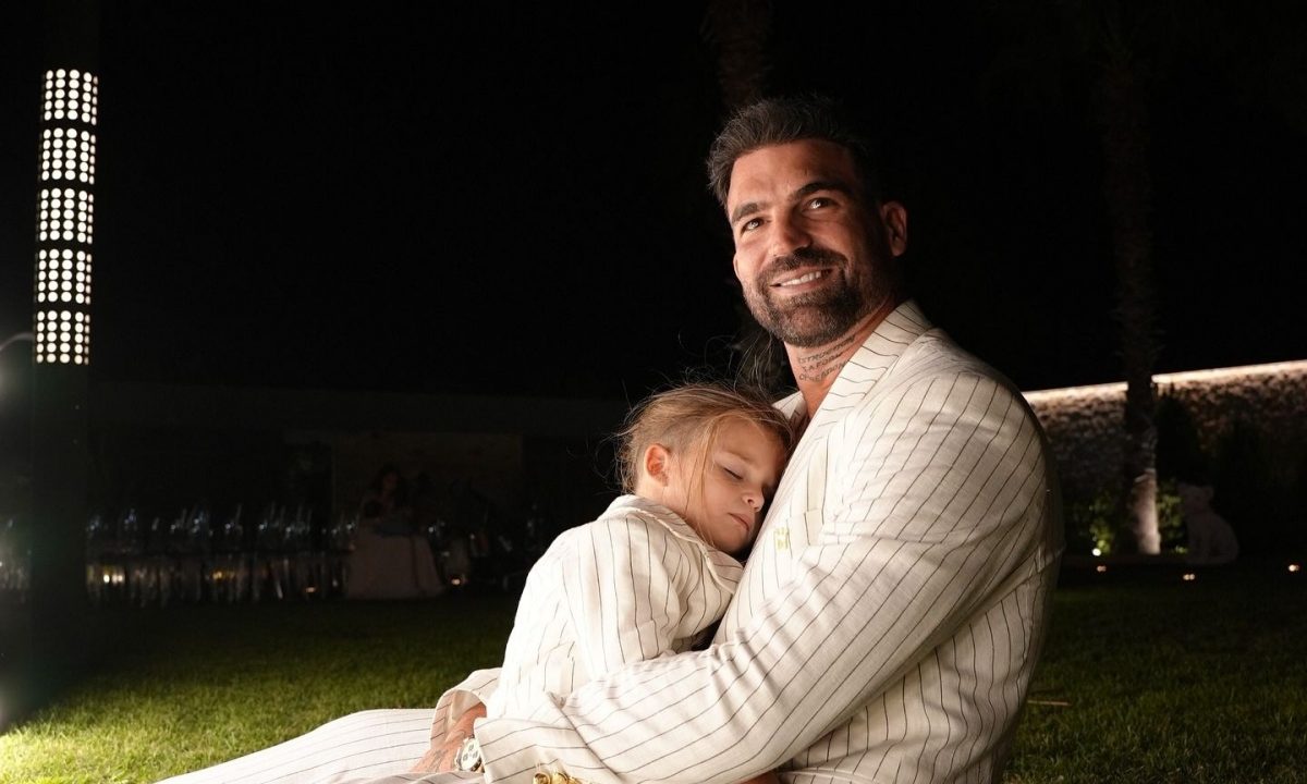 Δημήτρης Αλεξάνδρου: Πώς περνά μια μέρα στο σπίτι με τον γιο του, τον Πάρη