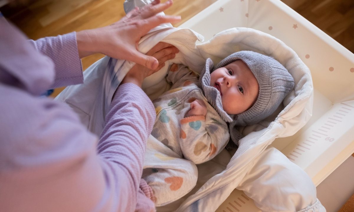 Πώς θα καταλάβετε αν το μωρό ζεσταίνεται ή κρυώνει;