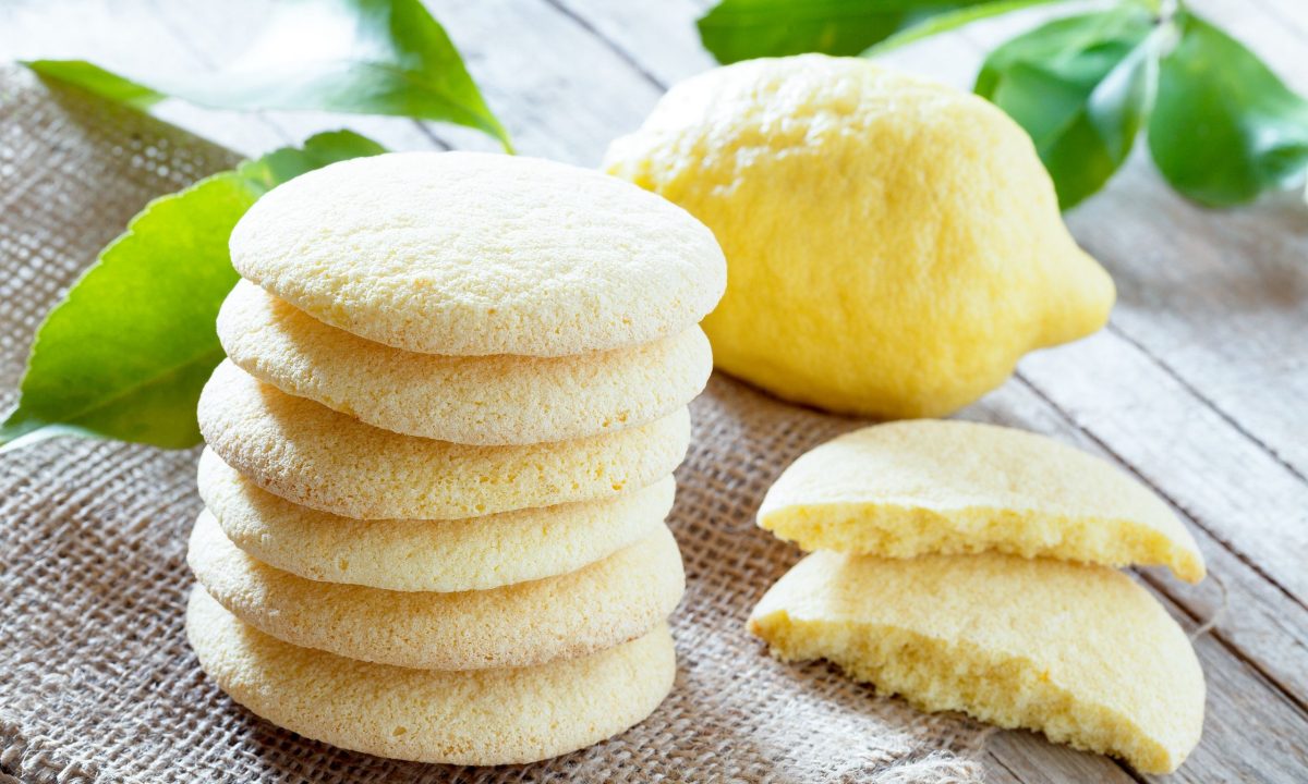 Εύκολη συνταγή για μπισκότα λεμονιού με λίγα υλικά