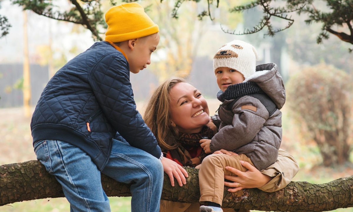 7 τρόποι να νιώθεις πιο χαρούμενη και ήρεμη μαμά αυτόν τον χειμώνα