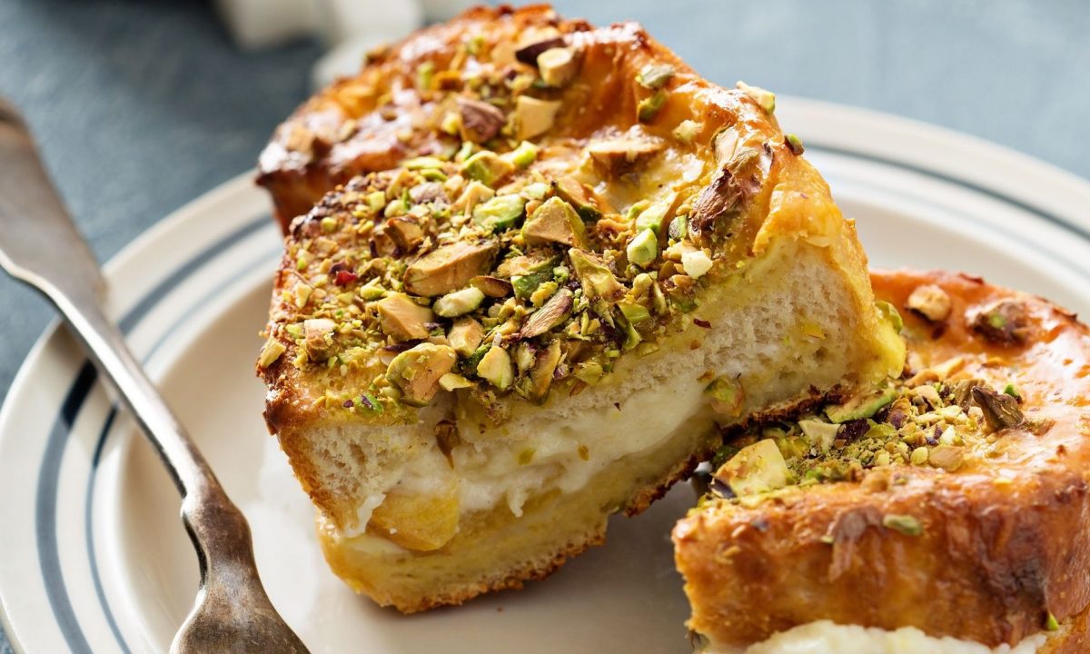 Γεμιστές αυγόφετες με καραμελωμένες μπανάνες