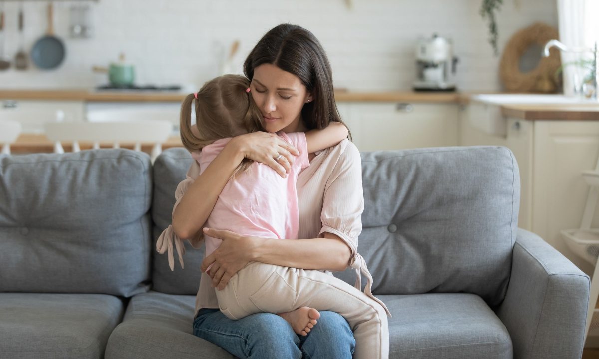 Πώς να μιλήσετε στα παιδιά για τα συναισθήματά σας χωρίς να τα επιβαρύνετε