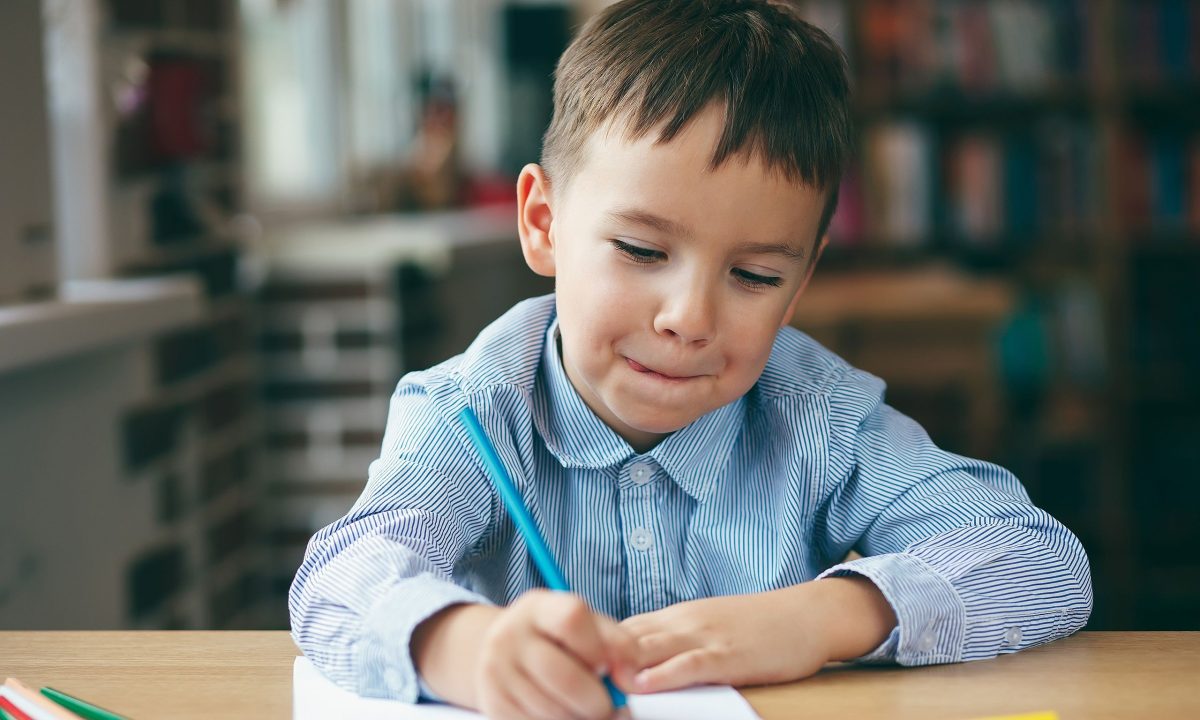 Φίλοι δια αλληλογραφίας: Η επιστροφή της αλληλογραφίας και γιατί αξίζει να το δοκιμάσουν τα παιδιά