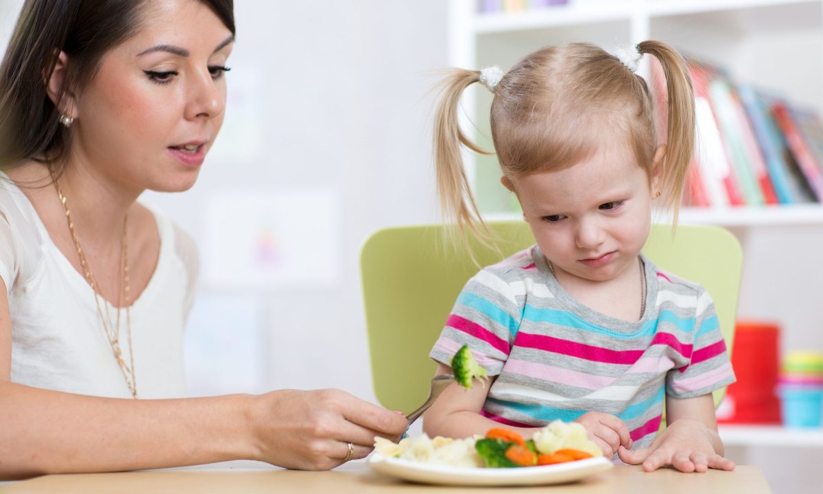 6 λάθη που οι γονείς πρέπει να αποφύγουν αν το παιδί είναι επιλεκτικό στο φαγητό