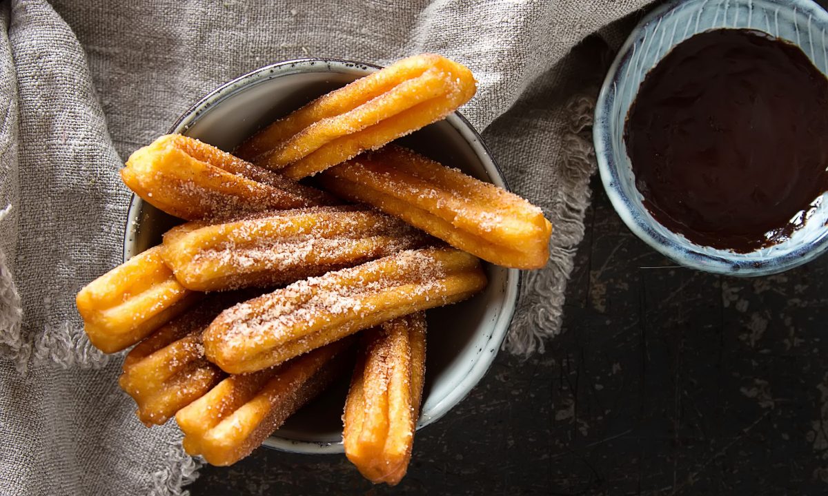 Churros στο σπίτι: Τραγανά, σοκολατένια και ιδανικά για παιδιά
