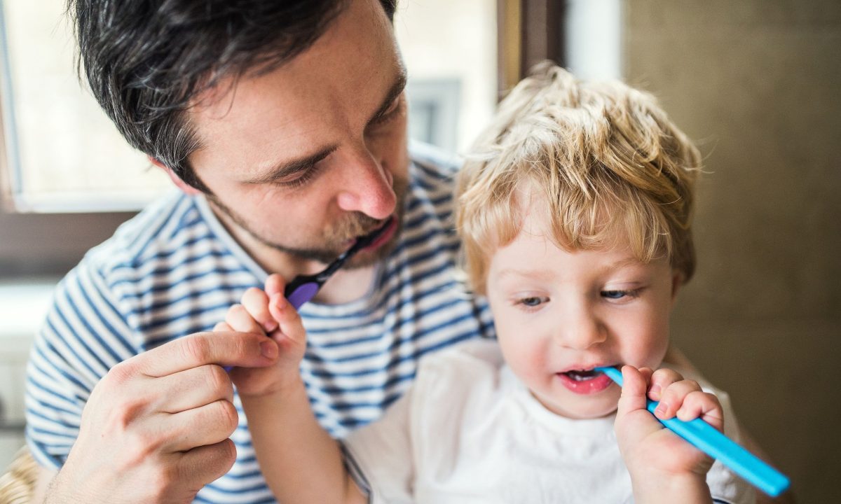 Πότε να αρχίσετε να βουρτσίζετε τα δόντια του μωρού σας
