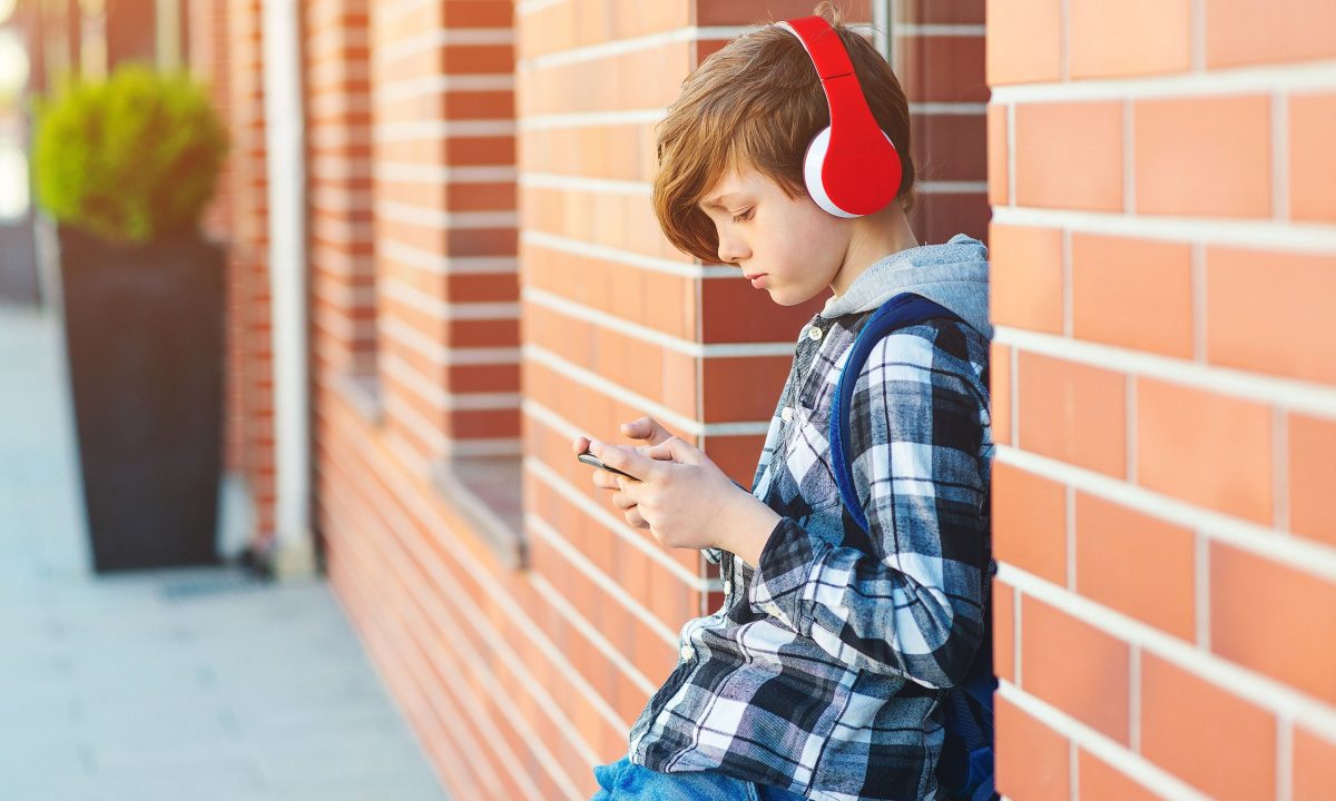 Smartphones πριν τα 12; Τι λέει ψυχίατρος για την υγεία των παιδιών